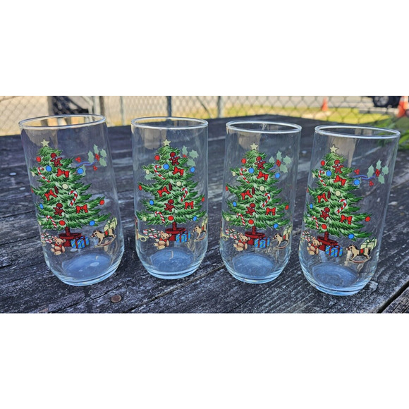 SET OF 4 LUMINARC NOEL CHRISTMAS TREE & PRESENTS VINTAGE DRINK TUMBLERS EUC - Picture 1 of 3